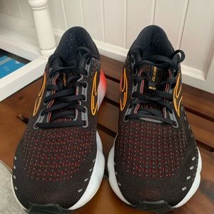 Men’s Brooks Glycerin 20 running shoe size 9 Medium